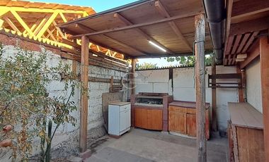 Casa en Arriendo en Las Encinas / Gerónimo de Alderete
