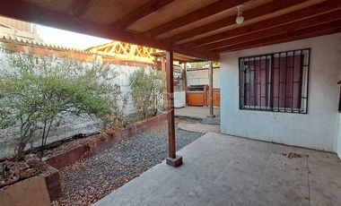 Casa en Arriendo en Las Encinas / Gerónimo de Alderete