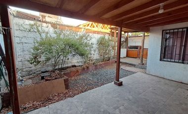 Casa en Arriendo en Las Encinas / Gerónimo de Alderete
