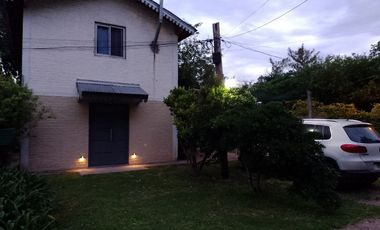 VENTA CASA 4 AMBIENTES BARRIO TIEMPO LIBRE