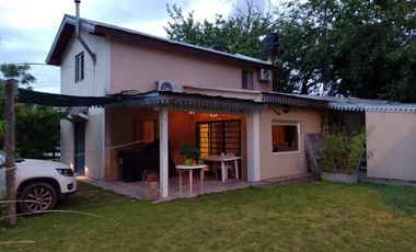 VENTA CASA 4 AMBIENTES BARRIO TIEMPO LIBRE