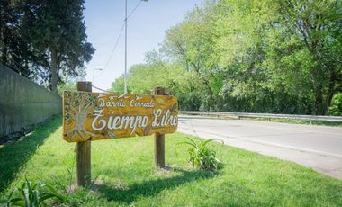 VENTA CASA 4 AMBIENTES BARRIO TIEMPO LIBRE