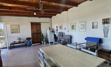Venta casa dos dormitorios, pileta, Albarellos