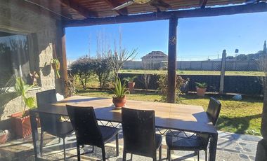 Venta casa dos dormitorios, pileta, Albarellos