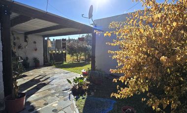 Venta casa dos dormitorios, pileta, Albarellos