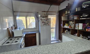 Venta casa dos dormitorios, pileta, Albarellos