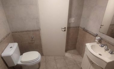 Departamento de dos ambientes con cochera Haedo