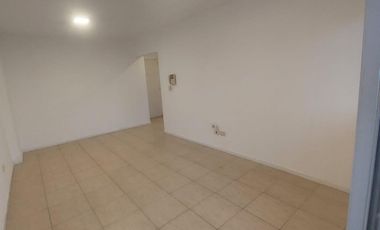 Departamento de dos ambientes con cochera Haedo