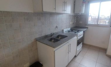 Departamento de dos ambientes con cochera Haedo