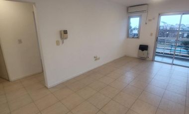 Departamento de dos ambientes con cochera Haedo