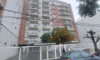Departamento de dos ambientes con cochera Haedo