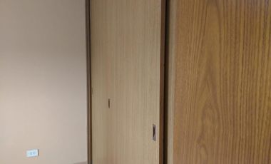 Departamento tres ambientes con cochera en venta en Sarandi