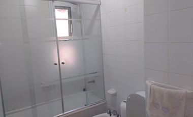 Departamento tres ambientes con cochera en venta en Sarandi