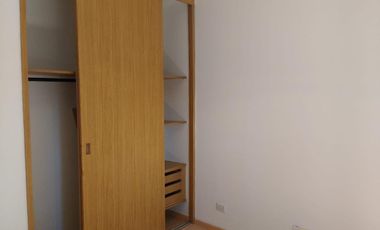 Departamento tres ambientes con cochera en venta en Sarandi
