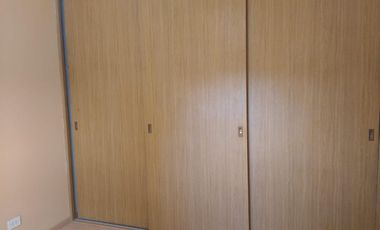 Departamento tres ambientes con cochera en venta en Sarandi