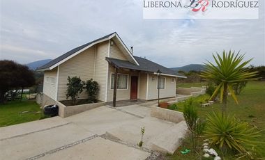Casa en Arriendo en Parcela con casa en Lomas del Tranque, Valle Alegre