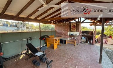Casa en Arriendo en Parcela con casa en Lomas del Tranque, Valle Alegre