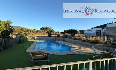 Casa en Arriendo en Parcela con casa en Lomas del Tranque, Valle Alegre