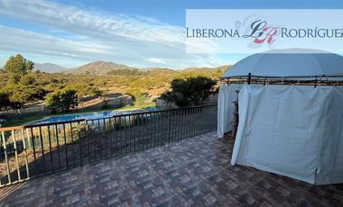 Casa en Arriendo en Parcela con casa en Lomas del Tranque, Valle Alegre