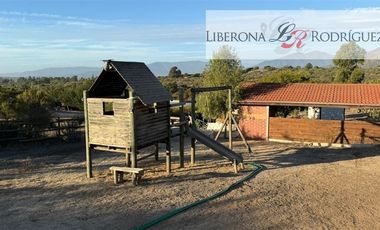 Casa en Arriendo en Parcela con casa en Lomas del Tranque, Valle Alegre