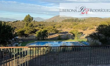 Casa en Arriendo en Parcela con casa en Lomas del Tranque, Valle Alegre
