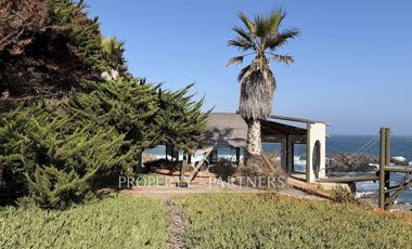 Exclusiva Casa con Acceso Directo al Mar en Los Vilos | 6.000 m² de Privacidad Frente al Océano