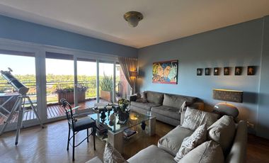 Dúplex de 6 ambientes en VENTA sobre libertador con balcon aterrazado.