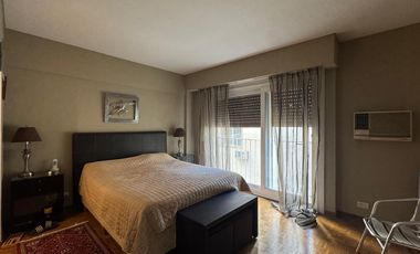 Dúplex de 6 ambientes en VENTA sobre libertador con balcon aterrazado.