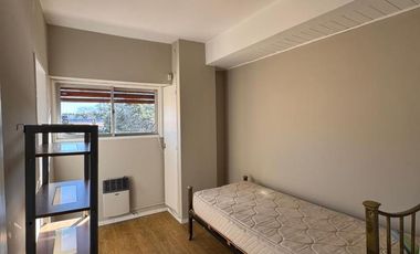 Departamento en muy buen estado con tres dormitorios, tres baños, cocina, living comedor,  cochera y baulera.-
