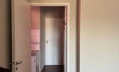 Departamento en muy buen estado con tres dormitorios, tres baños, cocina, living comedor,  cochera y baulera.-