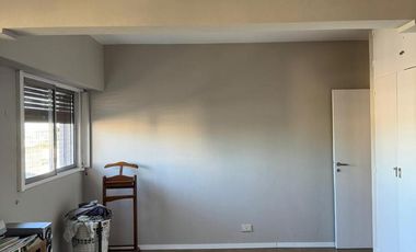 Departamento en muy buen estado con tres dormitorios, tres baños, cocina, living comedor,  cochera y baulera.-