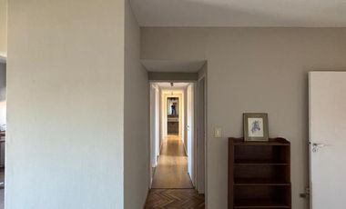 Departamento en muy buen estado con tres dormitorios, tres baños, cocina, living comedor,  cochera y baulera.-