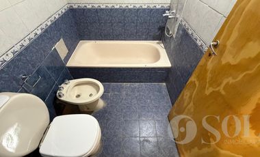 En alquiler casa 3 dormitorios y quincho - B° Capellán - Cipolletti
