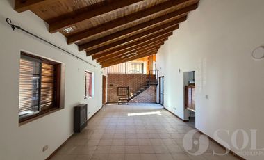 En alquiler casa 3 dormitorios y quincho - B° Capellán - Cipolletti