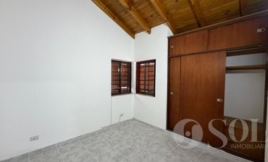 En alquiler casa 3 dormitorios y quincho - B° Capellán - Cipolletti