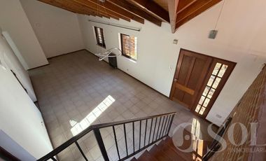 En alquiler casa 3 dormitorios y quincho - B° Capellán - Cipolletti