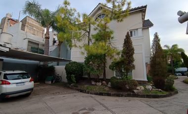 Casa en barrio privado en Villa del Parque con Seguridad 24 hs