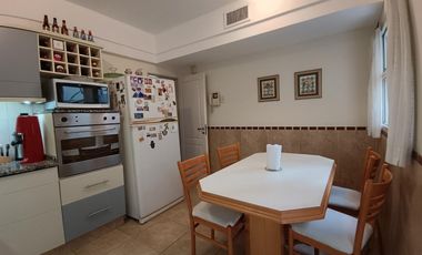 Casa en barrio privado en Villa del Parque con Seguridad 24 hs