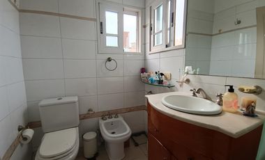 Casa en barrio privado en Villa del Parque con Seguridad 24 hs