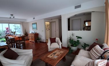 Casa en barrio privado en Villa del Parque con Seguridad 24 hs