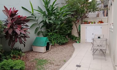 Casa en barrio privado en Villa del Parque con Seguridad 24 hs