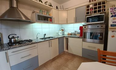 Casa en barrio privado en Villa del Parque con Seguridad 24 hs