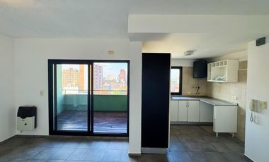 Departamento de dos ambientes con cochera propia
