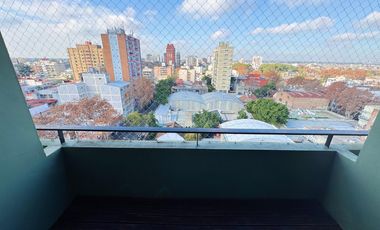 Departamento de dos ambientes con cochera propia
