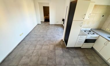 Departamento de dos ambientes con cochera propia