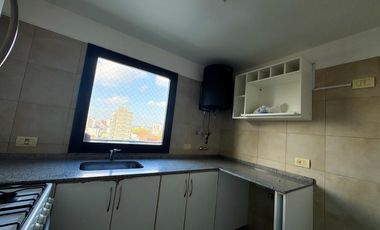 Departamento de dos ambientes con cochera propia