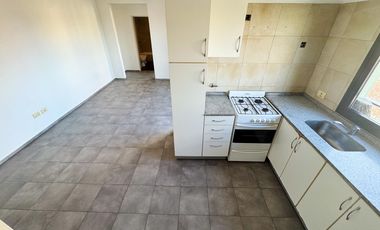 Departamento de dos ambientes con cochera propia