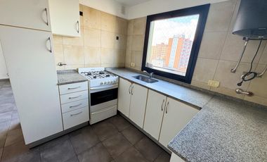 Departamento de dos ambientes con cochera propia