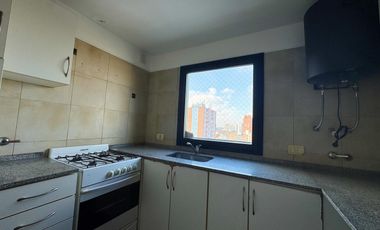 Departamento de dos ambientes con cochera propia
