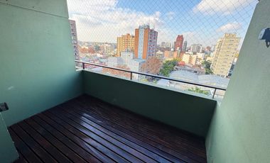 Departamento de dos ambientes con cochera propia